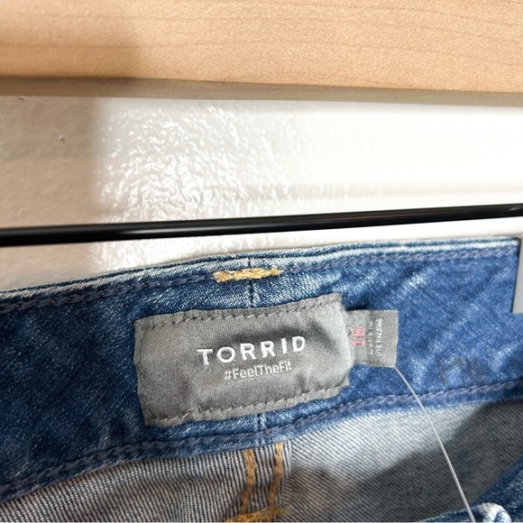 NWT Torrid Bermuda Boyfriend Vintage Stretch Mid Rise Jean Shorts Plus Size 16 - Picture 8 of 8